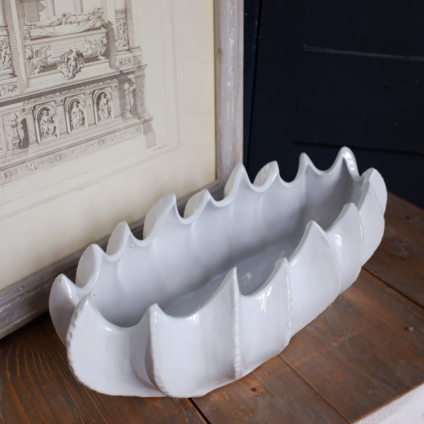 New White Scalloped Ceramic Decorative Spiky Fruit Bowl