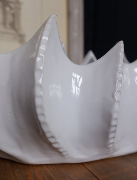 New White Scalloped Ceramic Decorative Spiky Fruit Bowl