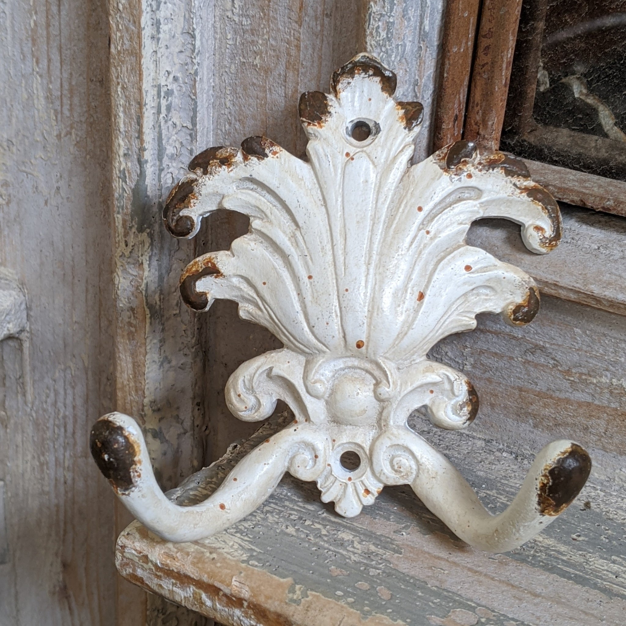 New French Vintage Shabby Chic ACANTHUS Cast IRON CREAM Rustic Wall Do –  Riverside Interiors